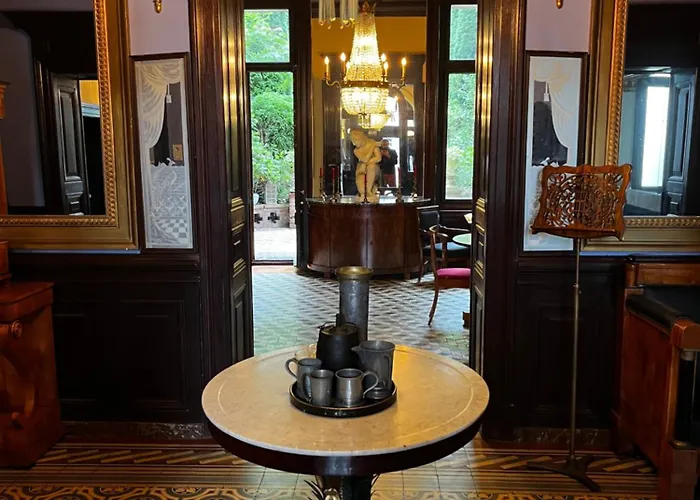 Angela Neuer Rosengarten Villa