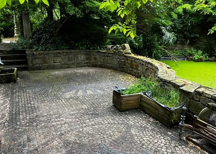 Angela Neuer Rosengarten *